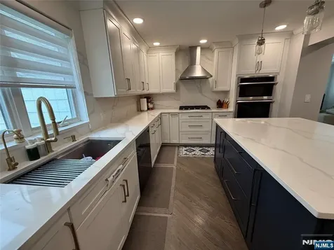 121 Newcomb Tenafly NJ 07670