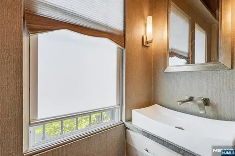 169 Vermont Avenue Newark NJ 07106