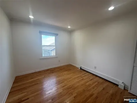 31 Hooks Lane Edgewater NJ 07020