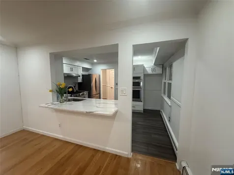 31 Hooks Lane Edgewater NJ 07020