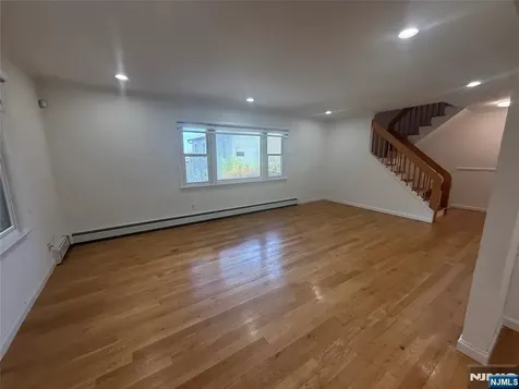 31 Hooks Lane Edgewater NJ 07020