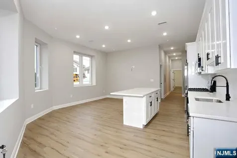 385 Passaic Avenue Lodi NJ 07644