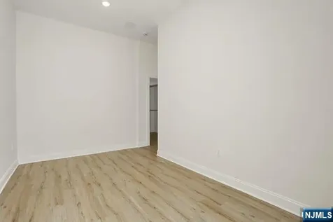 385 Passaic Avenue Lodi NJ 07644