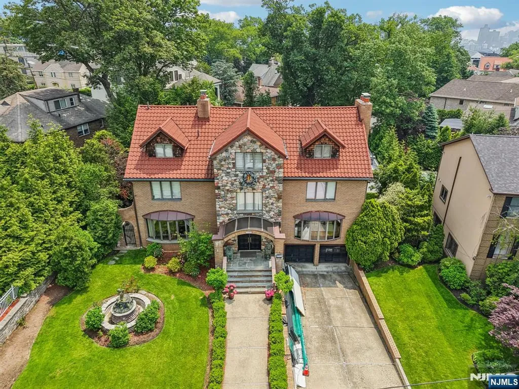 1060 Briar Way Fort Lee NJ 07024