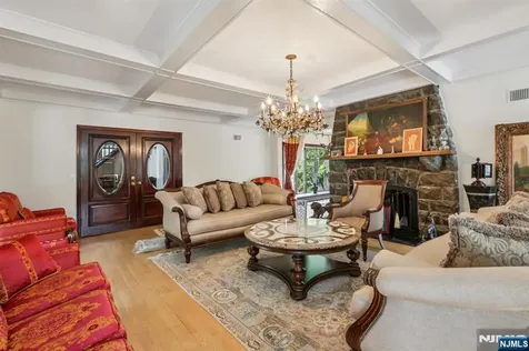 1060 Briar Way Fort Lee NJ 07024