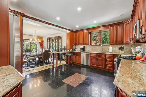 1060 Briar Way Fort Lee NJ 07024