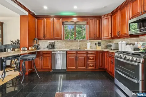 1060 Briar Way Fort Lee NJ 07024