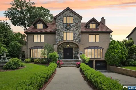 1060 Briar Way Fort Lee NJ 07024