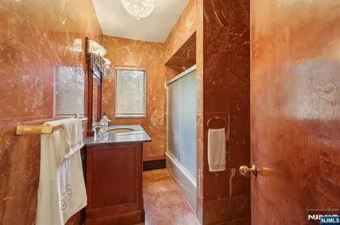 1060 Briar Way Fort Lee NJ 07024