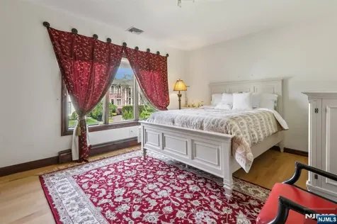 1060 Briar Way Fort Lee NJ 07024