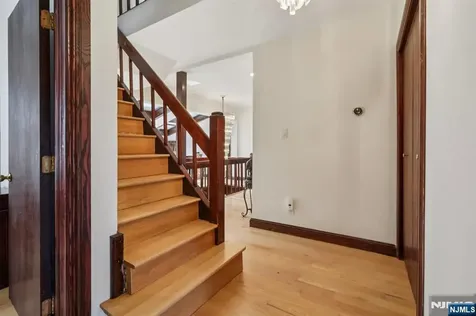 1060 Briar Way Fort Lee NJ 07024