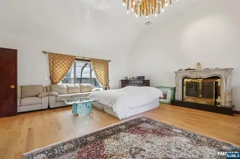 1060 Briar Way Fort Lee NJ 07024