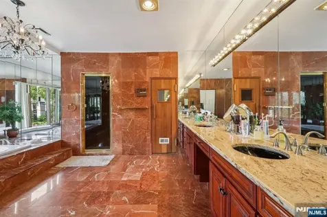 1060 Briar Way Fort Lee NJ 07024
