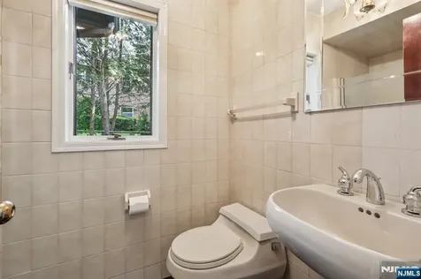 1060 Briar Way Fort Lee NJ 07024