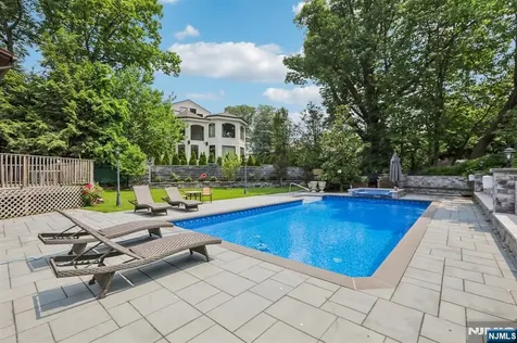 1060 Briar Way Fort Lee NJ 07024
