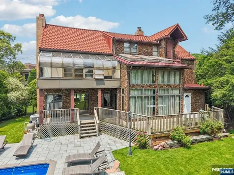 1060 Briar Way Fort Lee NJ 07024
