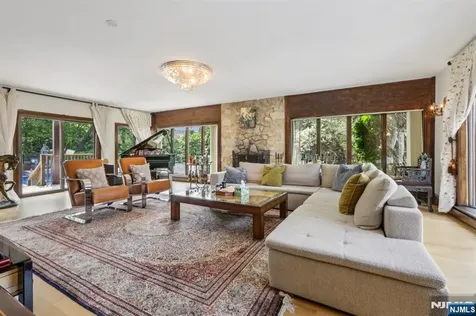 1060 Briar Way Fort Lee NJ 07024