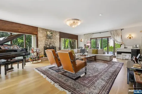1060 Briar Way Fort Lee NJ 07024