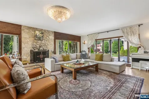 1060 Briar Way Fort Lee NJ 07024