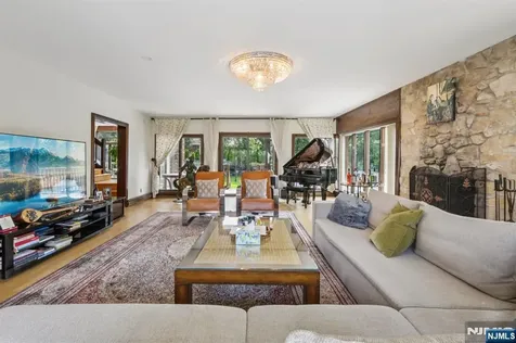 1060 Briar Way Fort Lee NJ 07024