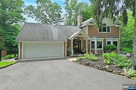 8 Myrtle Street Montvale NJ 07645