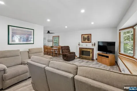 17 Orange Place Wayne NJ 07470