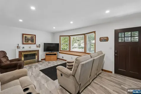 17 Orange Place Wayne NJ 07470