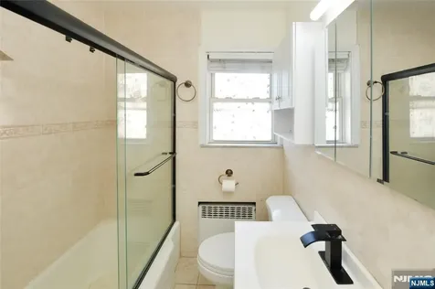 54 Avenue B Lodi NJ 07644
