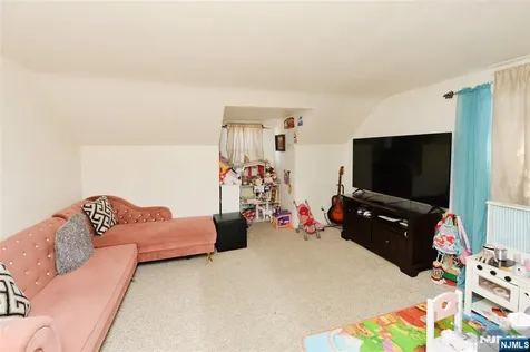 54 Avenue B Lodi NJ 07644