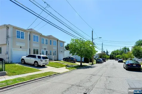 54 Avenue B Lodi NJ 07644