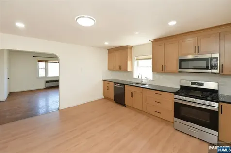 54 Avenue B Lodi NJ 07644
