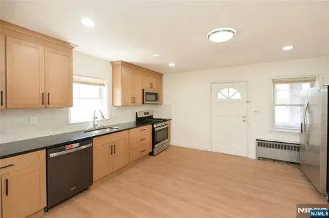54 Avenue B Lodi NJ 07644