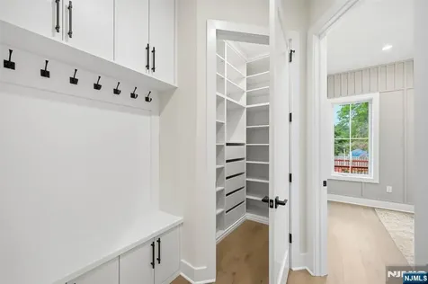 20 Hampton Terrace Livingston NJ 07039