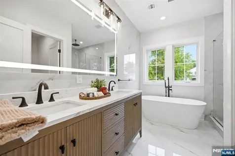 20 Hampton Terrace Livingston NJ 07039
