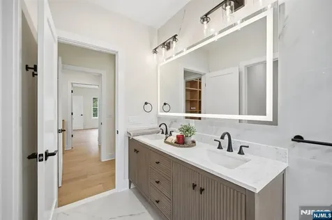 20 Hampton Terrace Livingston NJ 07039