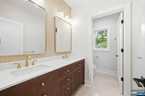 20 Hampton Terrace Livingston NJ 07039