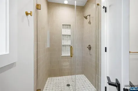 20 Hampton Terrace Livingston NJ 07039