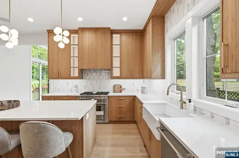 20 Hampton Terrace Livingston NJ 07039