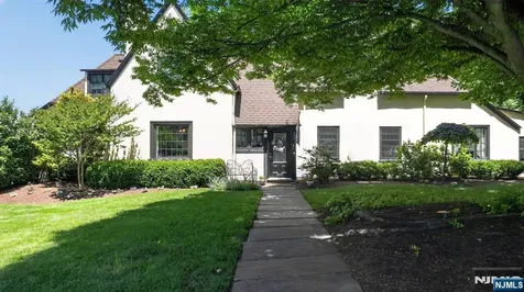 230 Satterthwaite Avenue Nutley NJ 07110