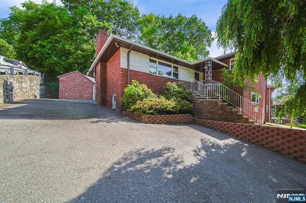 20 Shetland Lane Palisades Park NJ 07650