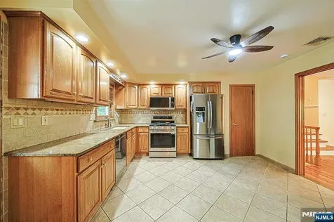 20 Shetland Lane Palisades Park NJ 07650