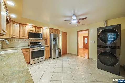 20 Shetland Lane Palisades Park NJ 07650
