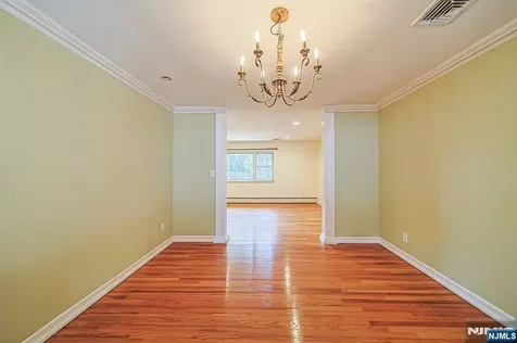 20 Shetland Lane Palisades Park NJ 07650