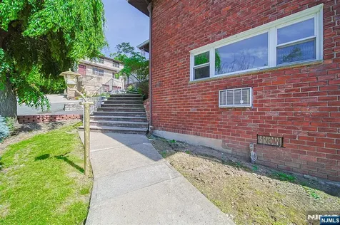 20 Shetland Lane Palisades Park NJ 07650