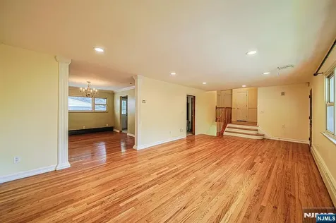 20 Shetland Lane Palisades Park NJ 07650