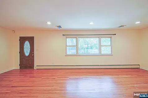 20 Shetland Lane Palisades Park NJ 07650