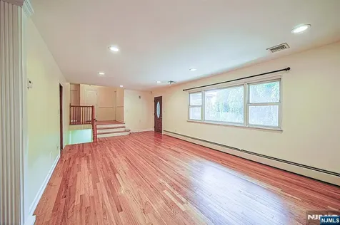 20 Shetland Lane Palisades Park NJ 07650