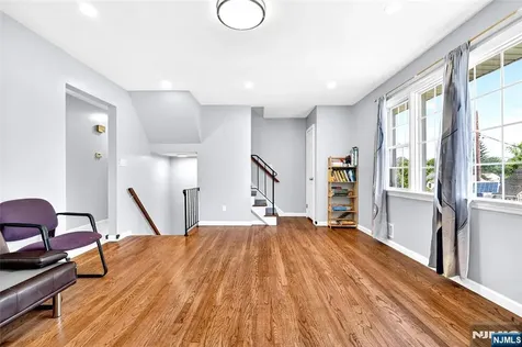 166 Pleasant Avenue Bergenfield NJ 07621
