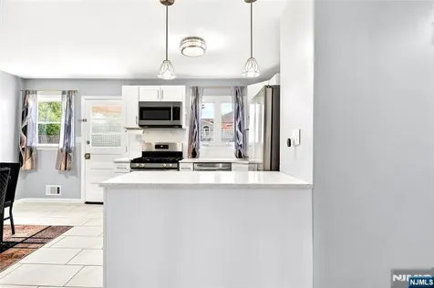 166 Pleasant Avenue Bergenfield NJ 07621