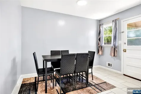 166 Pleasant Avenue Bergenfield NJ 07621